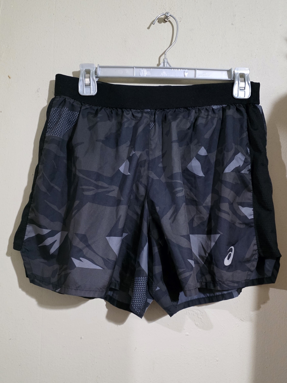 ASICS Men's Black Camo Running Shorts Size L USED